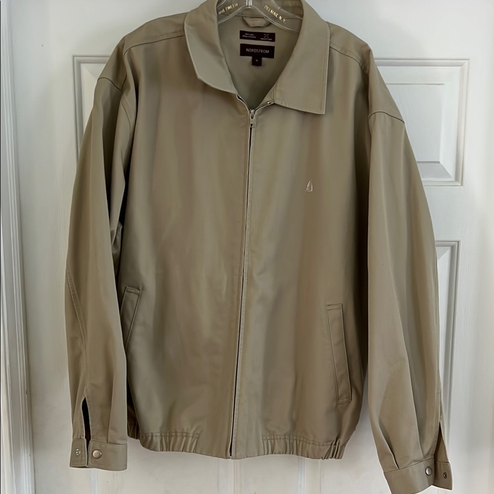 Nordstrom Cream Lightweight Shirt Jacket with Zip-Up Closure